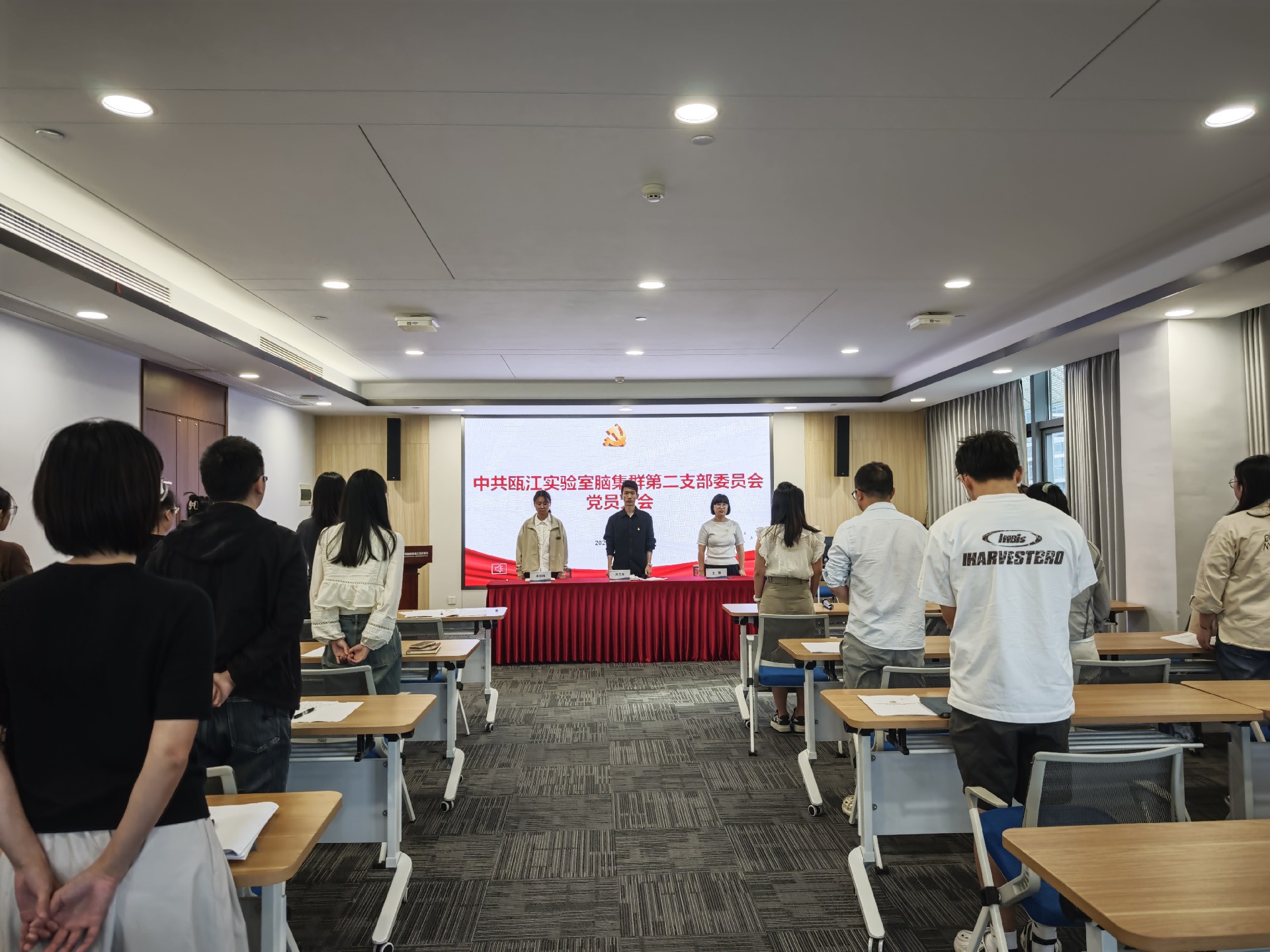 闹集群第二支部.jpg
